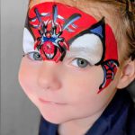 Kinderschminken Superheld - rotes Gesichtsmotiv von Joyrento