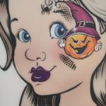 Kinderschminken Halloween – Hexenmotiv mit Kürbis