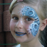 Kinderschminken Fantasy – blaues Gesichtsmotiv
