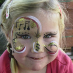Kinderschminken Musik – fantasievolles Noten-Motiv