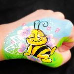Kinderschminken Biene – buntes Tiermotiv